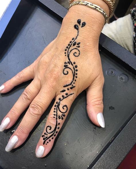 Pin By Awatef Sym On Tattoo For Women Henna Tattoo Hand Henna Tattoo