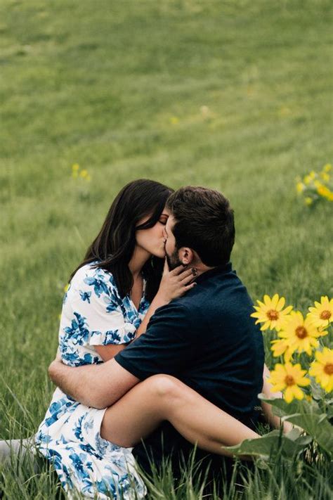 Spring Couples Photos Engagement Session Photos By Summer Soelberg Photography Green Gra