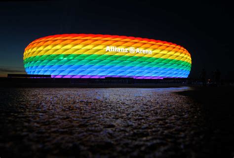 allianz arena farben csd in münchen so bunt leuchtete die allianz arena the project