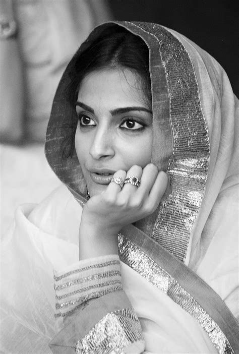 Sonam Kapoor Actress Bollywood Hd Mobile Wallpaper Peakpx