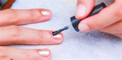 4 Steps To Dry Your Nail Polish Quickly Easy Tips Howto