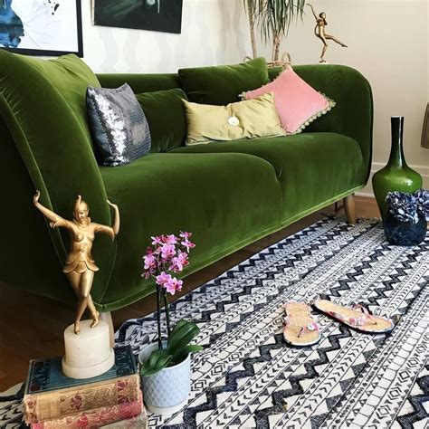 Here are some great ideas for lime green. 38 GREEN VELVET SOFA DESIGN IDEAS TO MAKEOVER YOUR LIVING ...