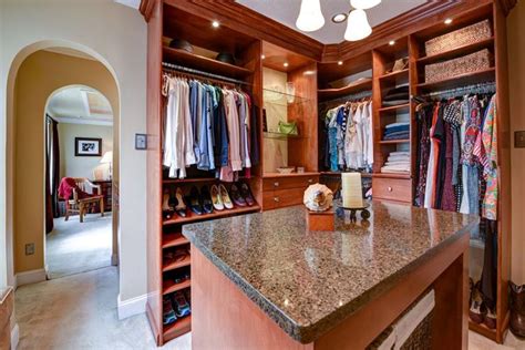 20 Walk In Closets That Will Make Your Jaw Drop