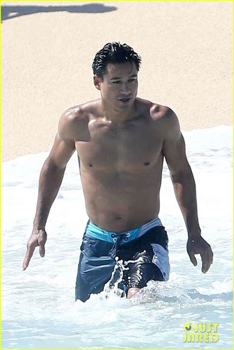 Photo Mario Lopez Goes Shirtless On Mdw Vacation Photo