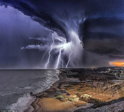 Stunning Photos Of Lightning Strikes Illuminating Nsws Coastline Lightning Photography