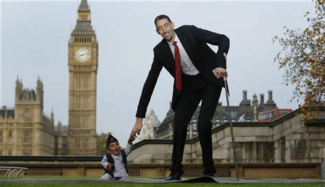 World Tallest And Shortest Men Meet On Guinness World Records Day