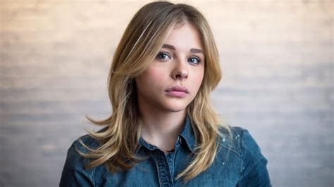 At 17 Chloë Grace Moretz Handles Grown Up Realities The New York Times