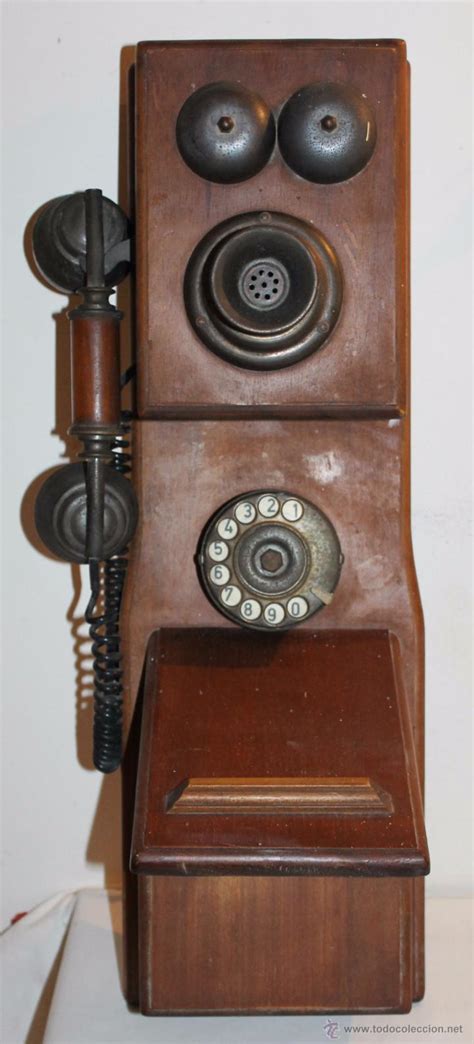 Teléfono De Pared Realizado En Madera Con Caj Vendido En Subasta