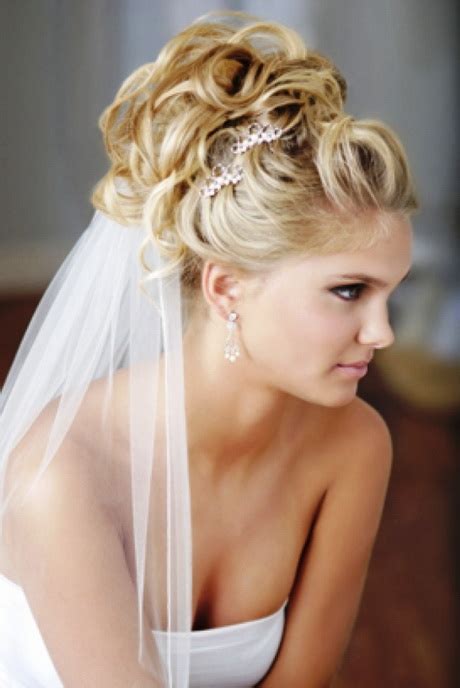 Romantic wedding hairstyles for long hair have endless possibilities to style. Wedding hair updos with veil