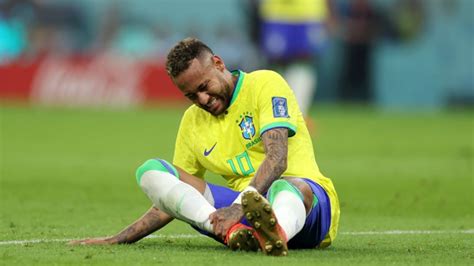 neymar sufre fuerte golpe y peligra su participación en el resto del mundial