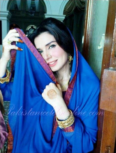 mahnoor baloch model poses pakistani actress
