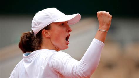 Focus sur marta kostyuk 2e plus jeune joueuse en lice, @marta_kostyuk affronte iga swiatek pour une place en quarts de finale ce lundi. Iga Świątek w finale Roland Garros. Statystyki Polki mogą ...