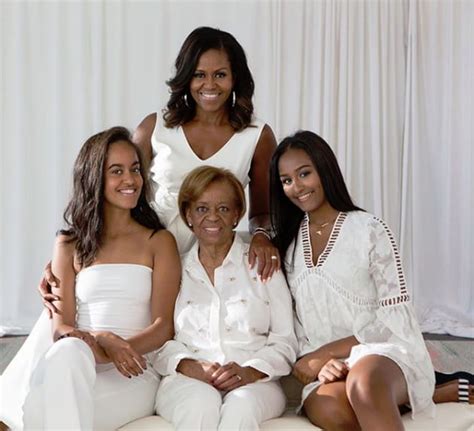 Michelle Obama Sa Mère Marian Robinson Et Ses Filles Malia Et Natasha