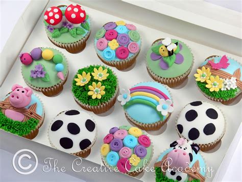 These simple decorating ideas help you transform an ordinary cupcake into something extraordinary. The Creative Cake Academy: CHILDREN'S PARTY CUPCAKES