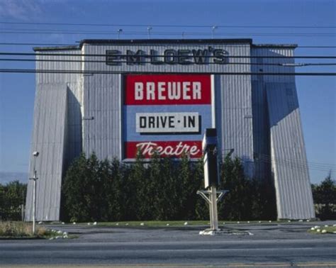 Movie drive est avant tout un événement permettant au public de vivre une expérience hors du commun en toute sécurité. Brewer Drive-in Theater Brewer Maine 8x10 Color Photo ...