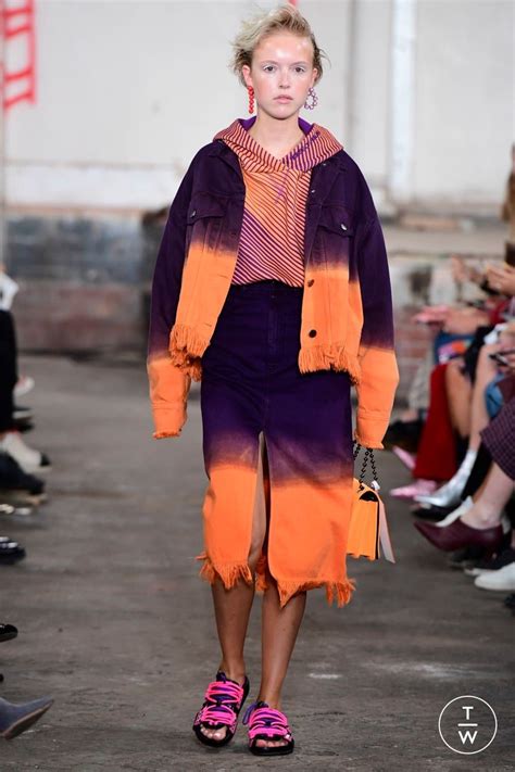 This is somewhat of an illusion, since the dye transfer is generally about the the products that are the most well known, and that i recommend for use on white clothes are rit color remover and carbona color run remover. House Of Holland SS19 | Tøj design, Tøj, Design