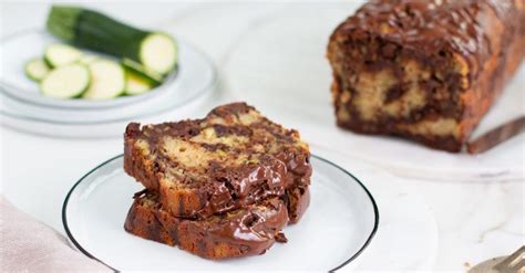 Ihr seid der meinung gemüse im kuchen geht nicht? Zucchini-Schoko-Kuchen | EAT SMARTER