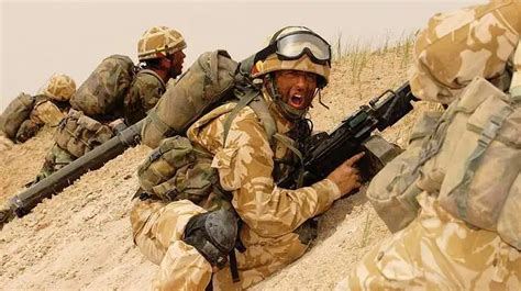 Un Grupo De Soldados En Irak Abces