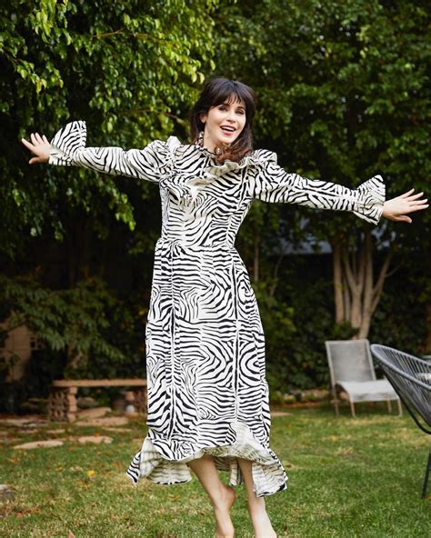4528 zooey deschanel pictures from 2020. Zooey Deschanel 11/18/2020 • CelebMafia