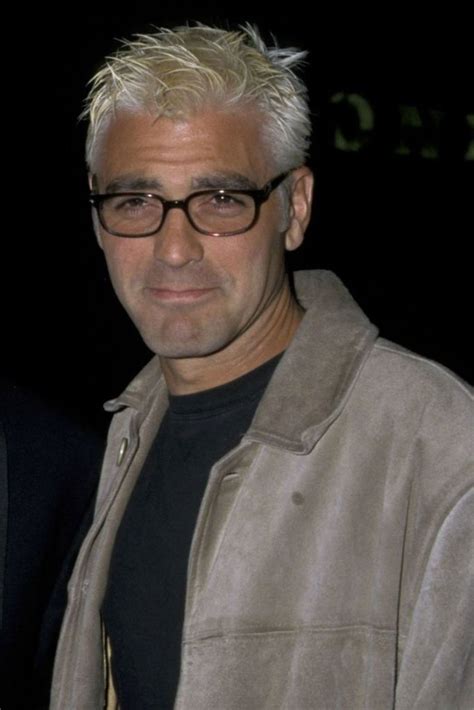 Discover more posts about young george clooney. O que eles usam: George Clooney - Fábrica de Óculos do Cacém