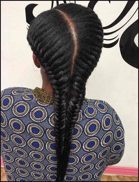 You can wear both in an updo, low bun, ponytail, high bun, pigtails—the possibilities are endless. 24 Ways To Do Messy Goddess Box Braids Hairstyles To Copy ...