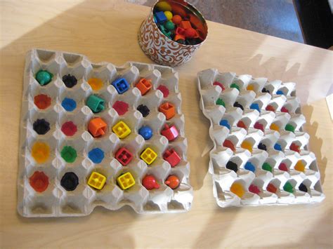 sorteren van kralen voor het thema vormen en kleuren preschool learning school activities