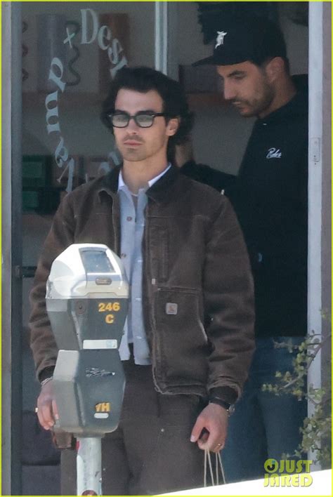 Full Sized Photo Of Joe Jonas Spends The Day Shopping With Longtime Pal Joe Jonas Hangs Out