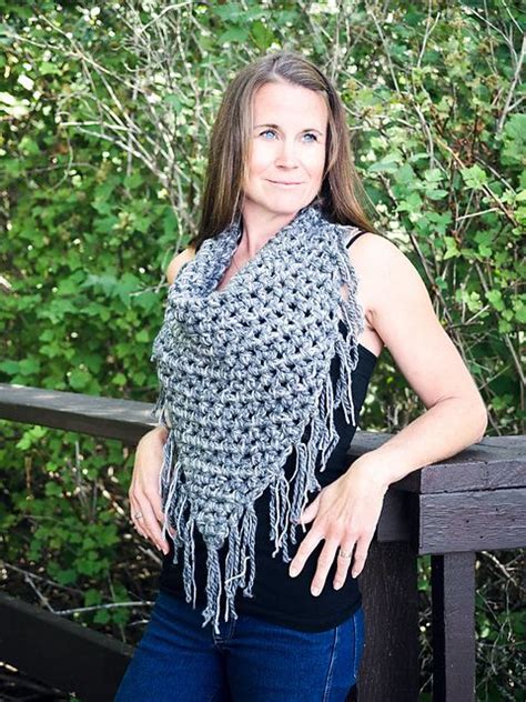 chunky triangle scarf pattern by jamey from dabbles and babbles triangle scarf scarf pattern