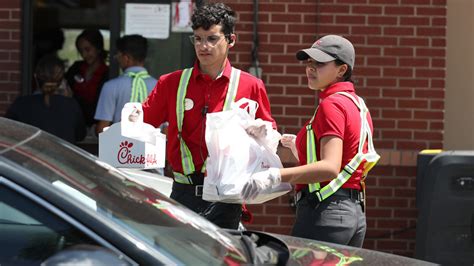 chick fil a employees weigh in on tipping for curbside pickup orders