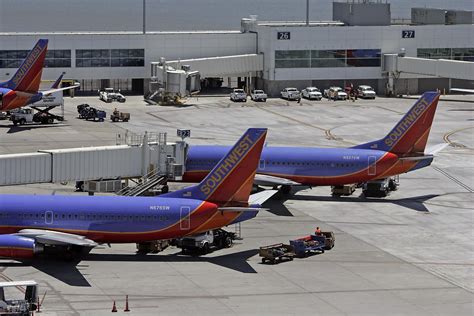 Southwest Airlines technical glitch spills into 2nd day - San Francisco ...