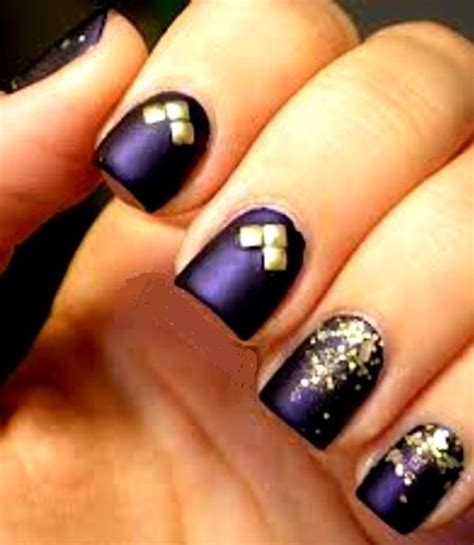 Hermosos diseños de uñas naranjas decoradas para que elijas cual te gusta más. uñas acrilicas negras con dorado | Gold glitter nails ...