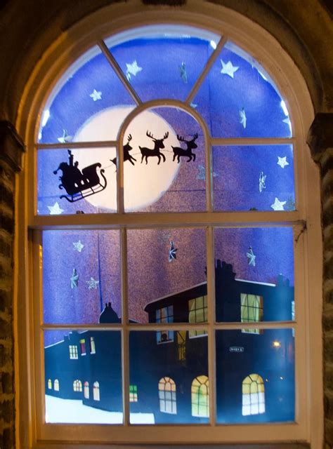 20 Advent Window Display Ideas