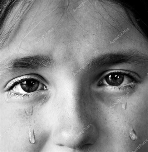 Niña Llorando Con Lágrimas — Foto De Stock © Eric1513 24791743