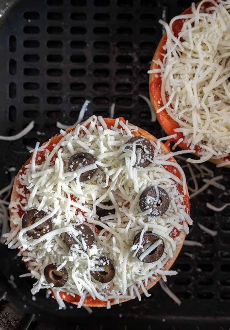 Homemade Bagel Pizzas In Air Fryer Tasty Air Fryer Recipes Recipe In 2021 Homemade Bagels