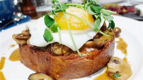 What To Eat in Montreal | Best Brunch Must Eat Travel Guide - Nomss.com
