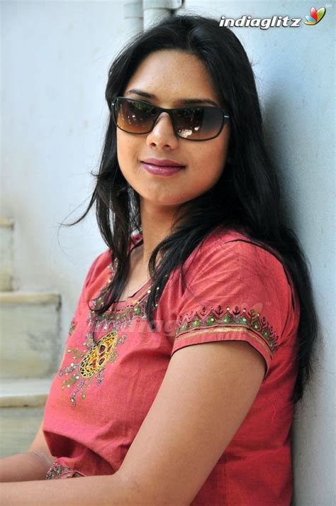 Gayatri Telugu Actress Image Gallery