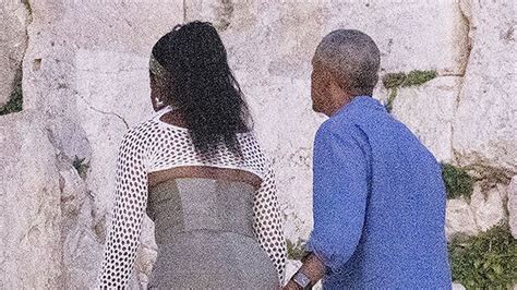 Barack Obama Pats Michelle’s Butt Amid Vacation In Greece Photo Hollywood Life