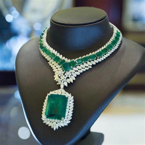 Pin Von Ane Castro Auf Diamond Jewelry Emerald Tourmaline Ruby