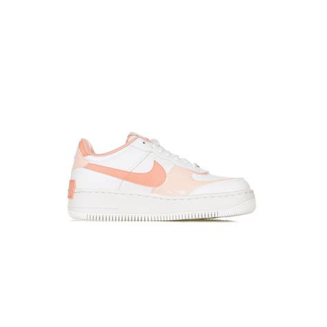 The women's air force 1 shadow are equipped with the revolutionary air technology , that is formed by a resistant and flexible chamber composed of air located in the midsole of this sneaker. Nike Scarpa bassa w air force 1 shadow CJ1641-101 ...