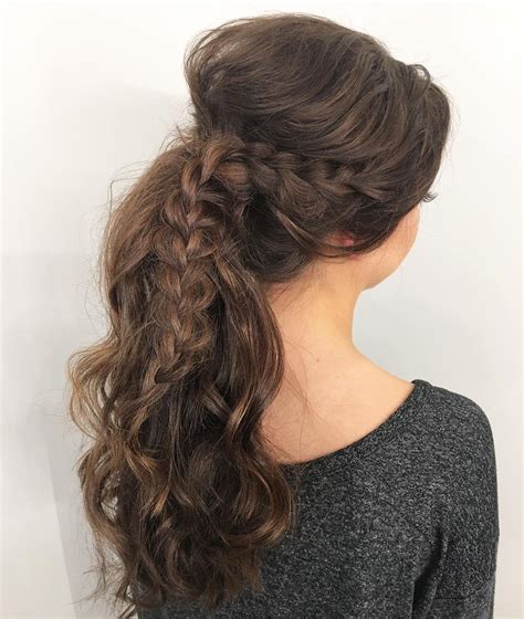 30 Eye Catching Ways To Style Curly And Wavy Ponytails