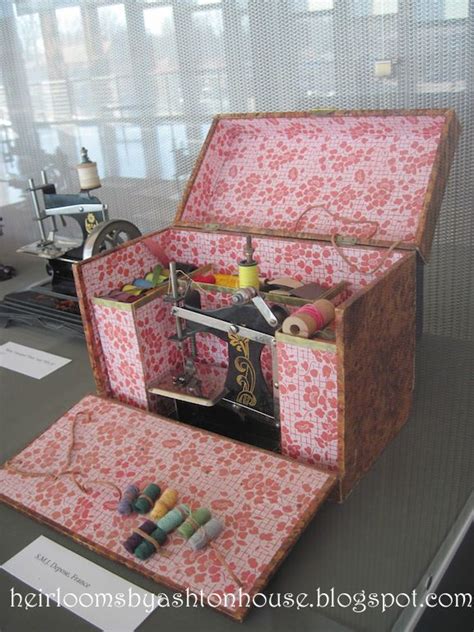 Sewing Box To Store Mini Sewing Machine And Accessories Sewing Rooms Sewing Art Sewing Crafts