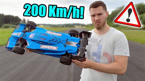 Rc Auto Hebt Ab Bei Km H Auf Dem Flugplatz Arrma