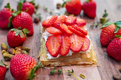 Use a spatula to gently spread the mascarpone mixture on the phyllo dough tart crust. Strawberry Tart Phyllo Dough Desserts - Couple in the Kitchen