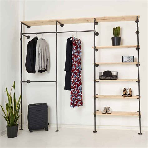 Je nachdem wählst du die innenausstattung. Garderobe Industrial Design: offenen Kleiderschrank online ...