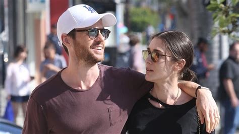 Lizzy Caplan Cozies Up To Husband Tom Riley In Beverly Hills Lizzy Caplan Tom Riley Just