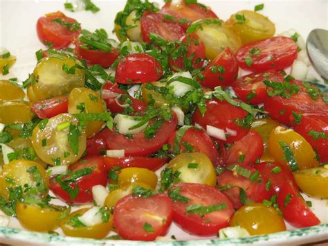 Salade De Tomates Aux Herbes Aromatiques Recette Ptitchef