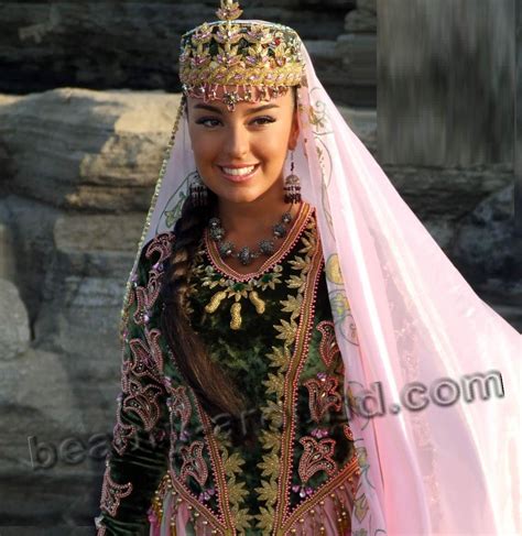 Top 10 Beautiful Azeri Women Photo Gallery