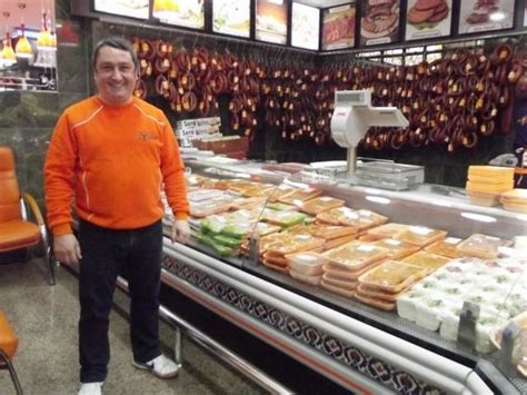 1996 yılında i̇znik'te kurulan köfteci yusuf'u duymadıysanız mutlaka çevrenizde köfteci yusuf'a ait bir şube varmı diye bir araştırın derim. nusr et vs köfteci yusuf - uludağ sözlük