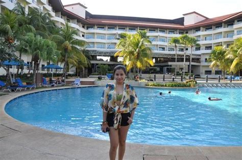 This kuantan resort is on the beach, 0.9 mi (1.4 km) from natural batik factory, and within 9 mi (15 km) of taman teruntum mini zoo and teluk cempedak beach. Swimming Pool - Picture of Swiss Garden Beach Resort ...