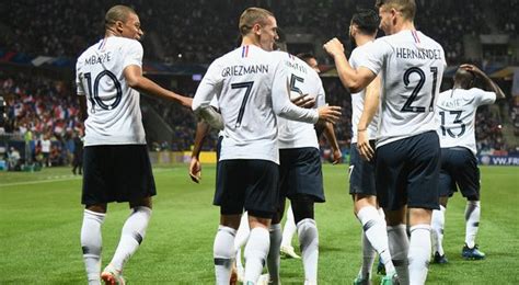 ويستهل منتخب الأرجنتين مشواره في مونديال روسيا 2018، بمواجهة نظيره الآيسلندي، يوم 16 مايو، ضمن مباريات المجموعة الرابعة (d)، وبعد ذلك بخمسة أيام سيلعب مع منتخب كرواتيا. تشكيلة منتخب فرنسا الرسمية في مواجهة الأرجنتين